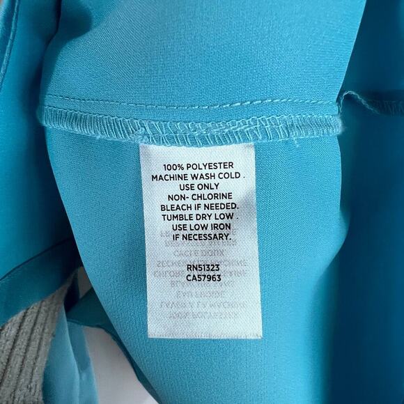 Halogen Solid Button-Up Shirt Women's Medium Blue Long Sleeve Business Career - Picture 5 of 8